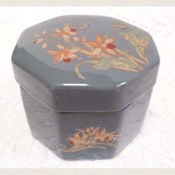 Small Gray Porcelain Trinket Jewelry Box - Picture 5 of 5